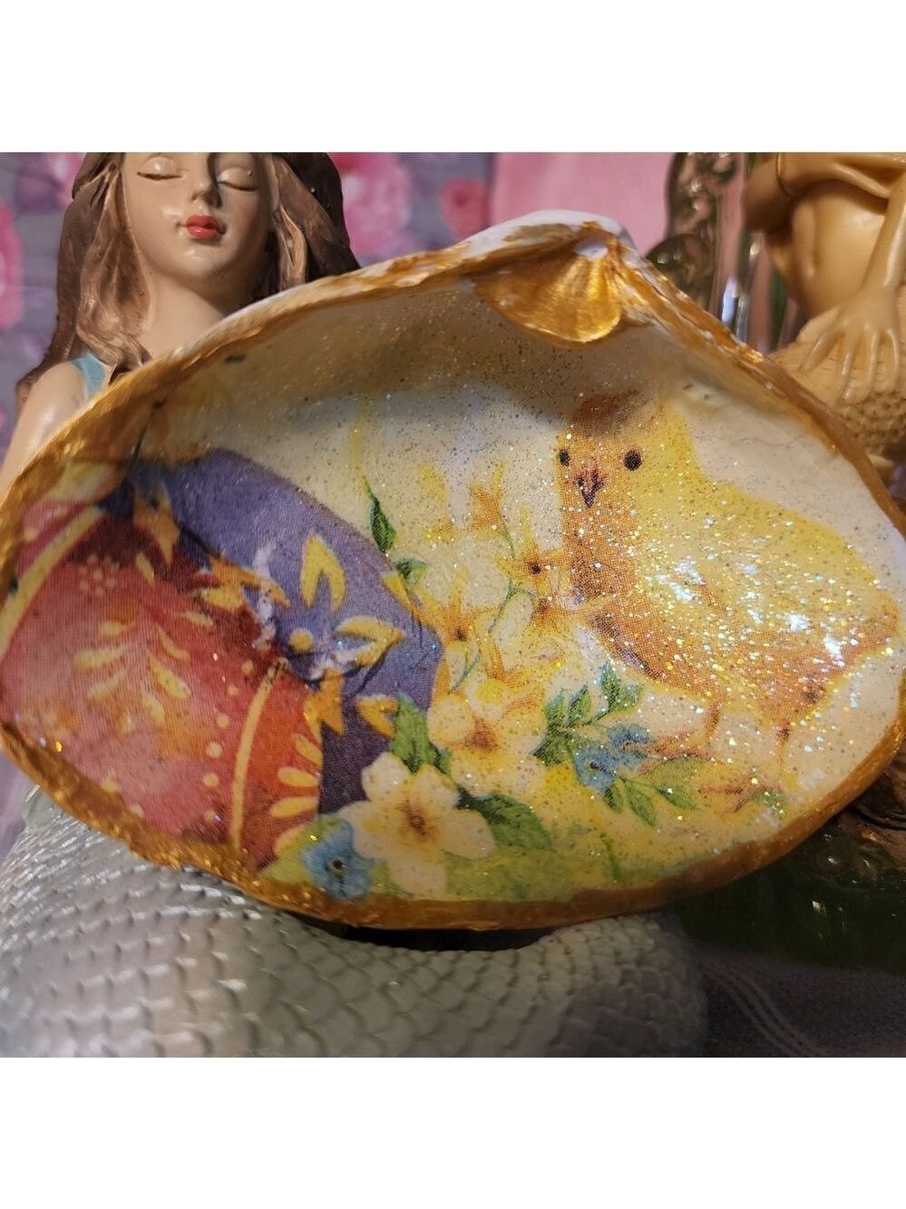 DECOUPAGE EASTER CHICK AND EGGS ON A CLAM SHELL - Picture 1 of 5